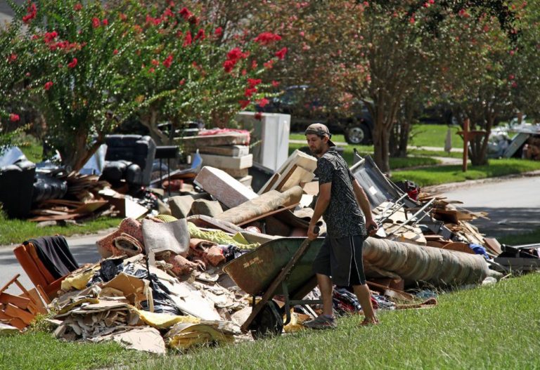 Louisiana flood seen costing up to $15 billion, mostly uninsured