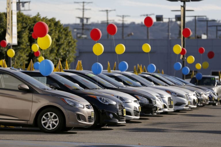 U.S. auto sales headed toward best month in 10 years