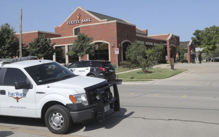 2 suspects charged in attempted Fort Worth bank heist, shootings
