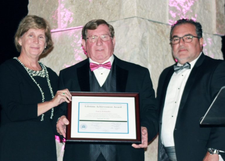 Museum group honors Kimbell operations manager