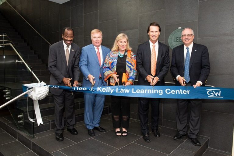 Law school names center for alum Dee Kelly Sr.