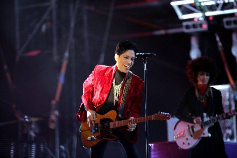 Prince record sales jump by 40,000 percent after death