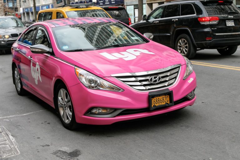 Uber, Lyft return to Austin as Texas Gov. Abbott signs ride-hailing measure into law