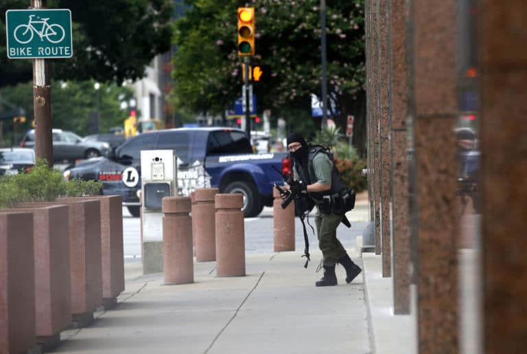 Photographer recounts facing Dallas gunman