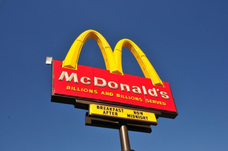 As McDonald’s works on transforming, $1 sodas boost sales