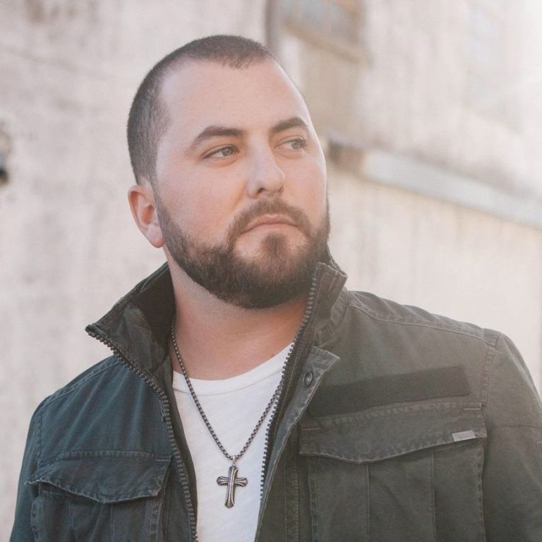 Tyler Farr plays live at Billy Bob’s
