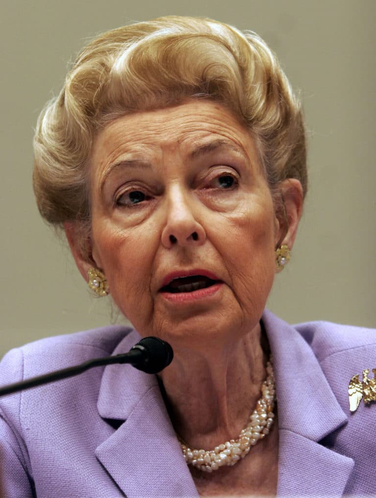 Conservative activist Phyllis Schlafly dies at 92