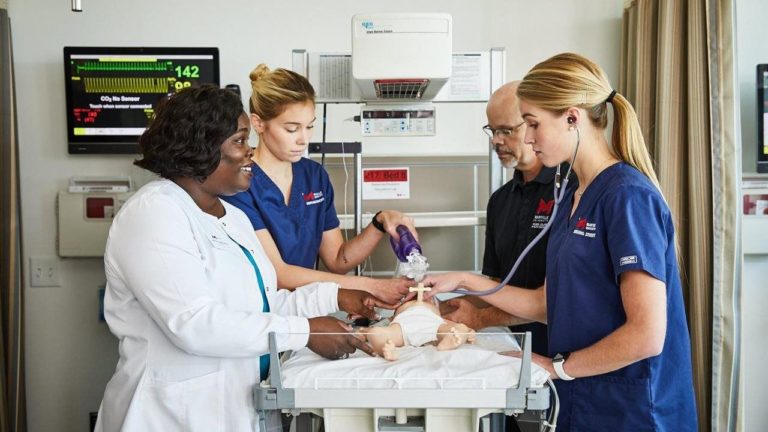 Interested in a new career? 4 reasons to consider nursing