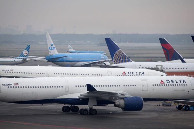 Cheap fuel doesn’t mean cheap fares as airlines hold savings