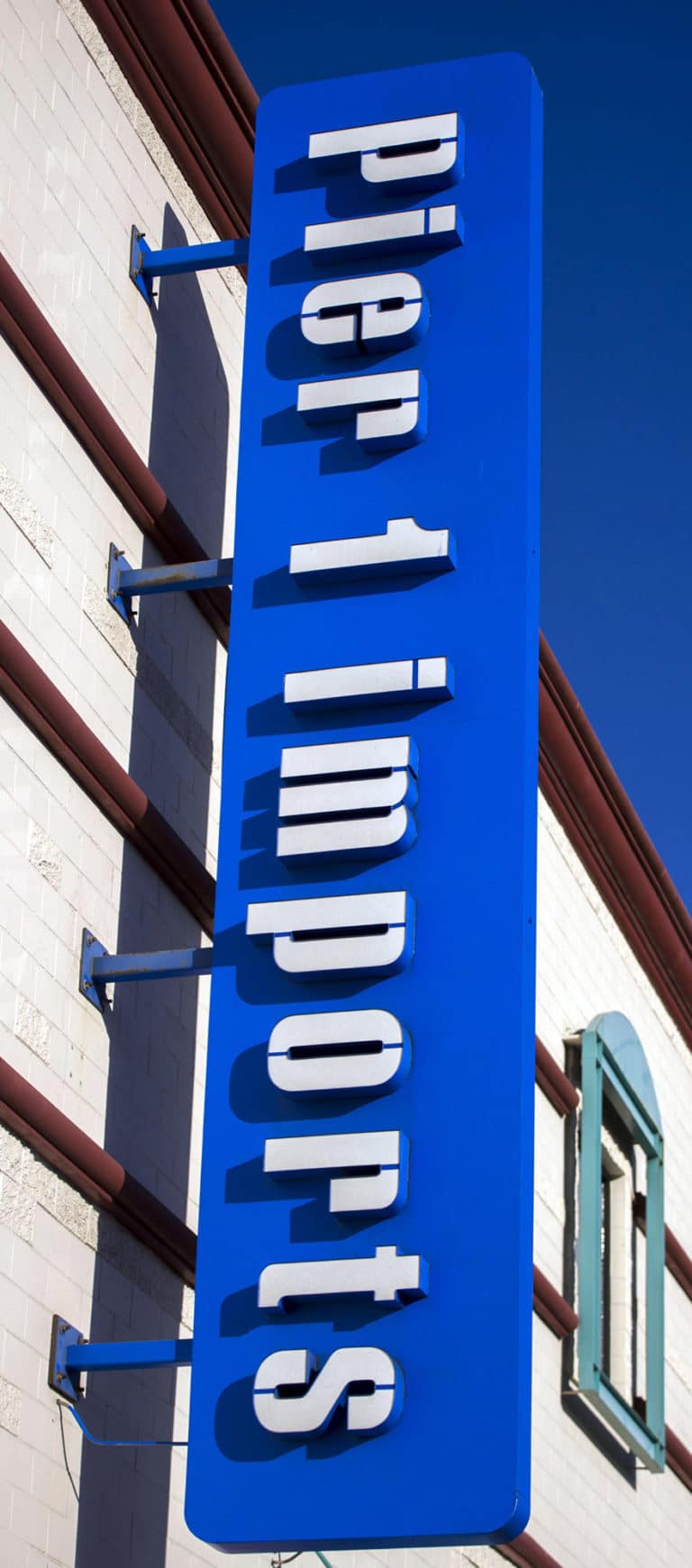 Pier 1 shares up as holiday sales top guidance