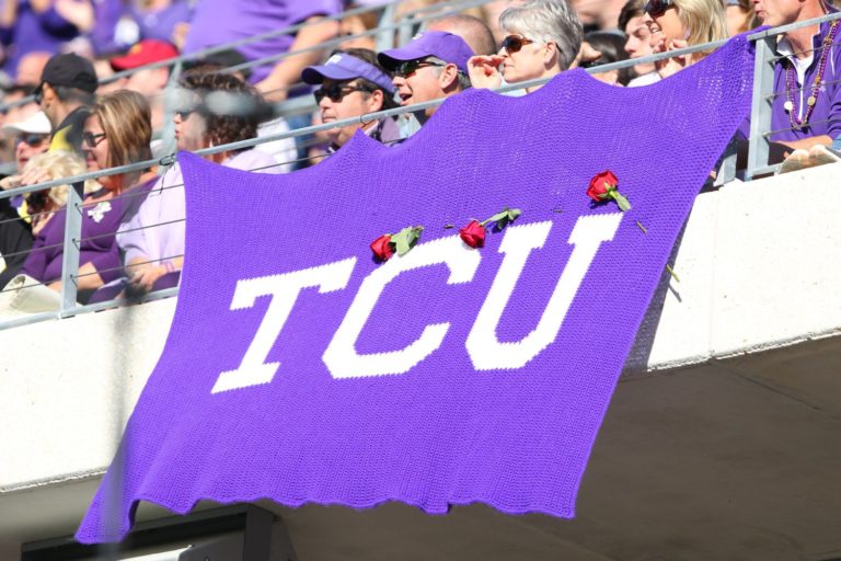 SMU tops TCU 42-34 to stay unbeaten, Frogs fall to 2-1