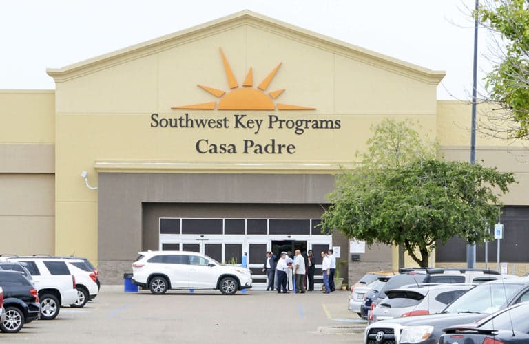 White House faces hard deadline on reuniting migrant families
