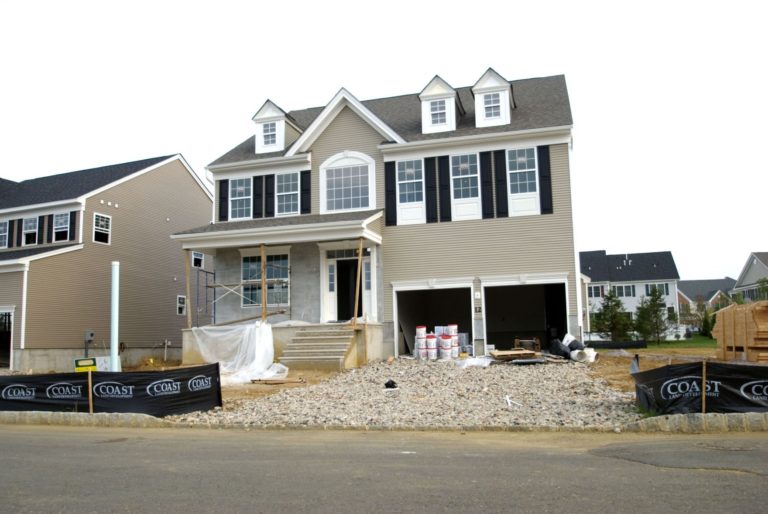 US homebuilder sentiment falls in September