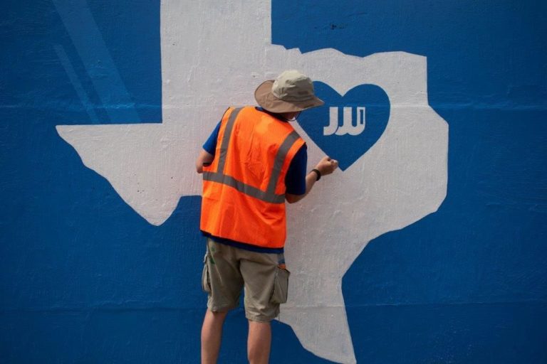 Alcon associates participate in annual day of volunteering