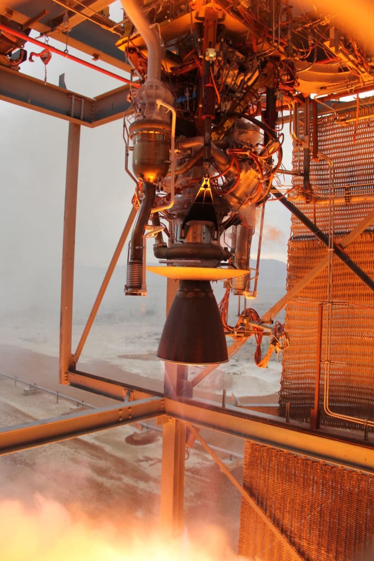 Internet billionaires face off in renewed Texas space race