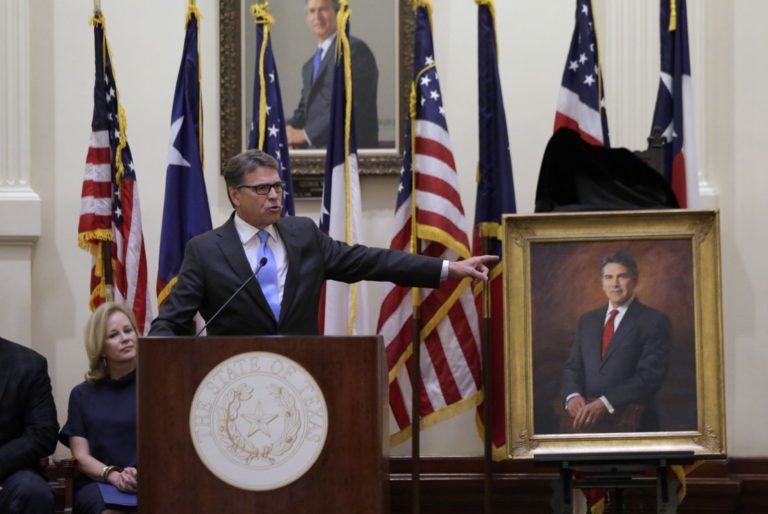 Rick Perry ditches glasses for portrait, defends Trump