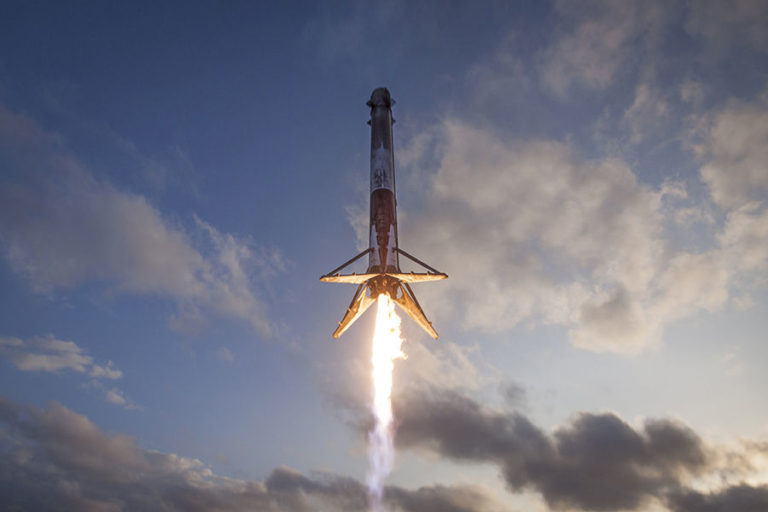 In Texas, Musk unveils SpaceX rocket designed to get to Mars and back
