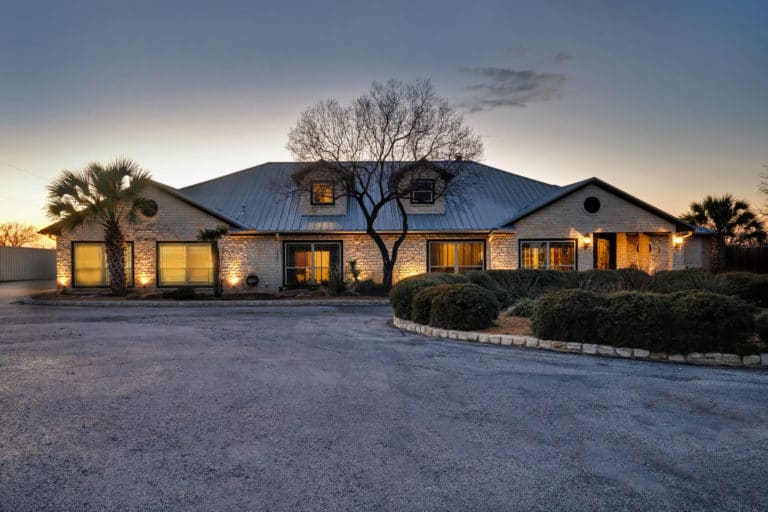 Million dollar home in Kennedale with Sonic type ice machine goes on auction