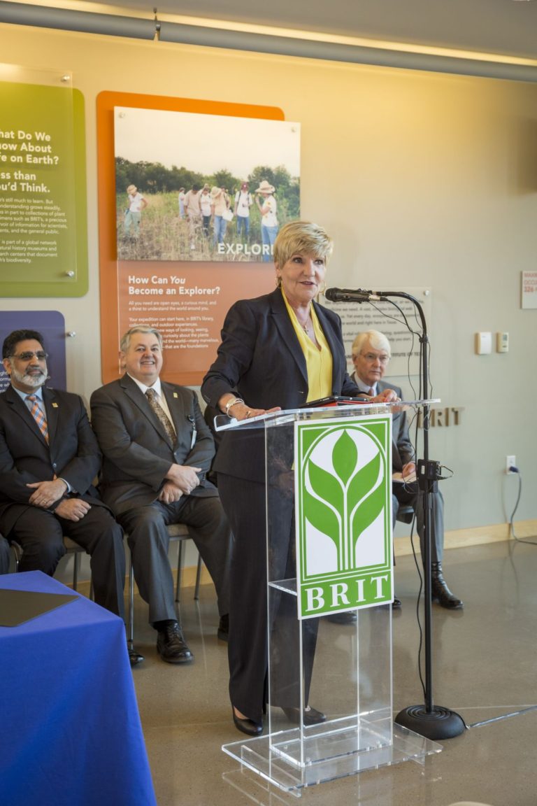 UT Arlington, BRIT sign collaboration agreement