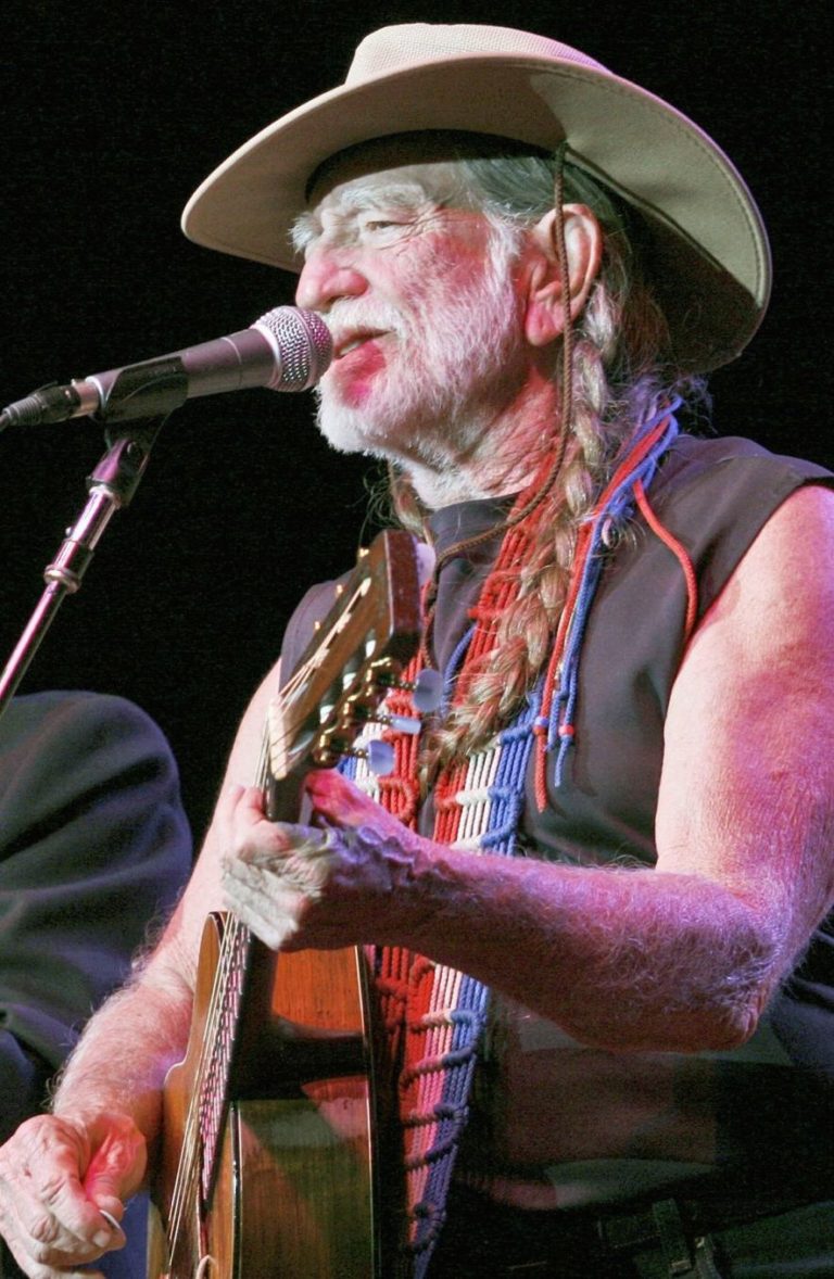 Recording Academy to honor Willie Nelson