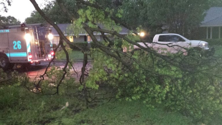 Storm leaves thousands in Dallas-Fort Worth without power