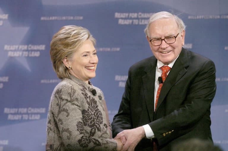 Buffett takes to the stump as Clinton looks to shore up Iowa