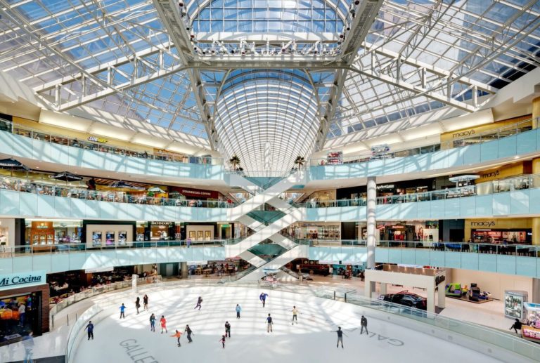1 wounded, 1 sought in Dallas shopping mall shooting