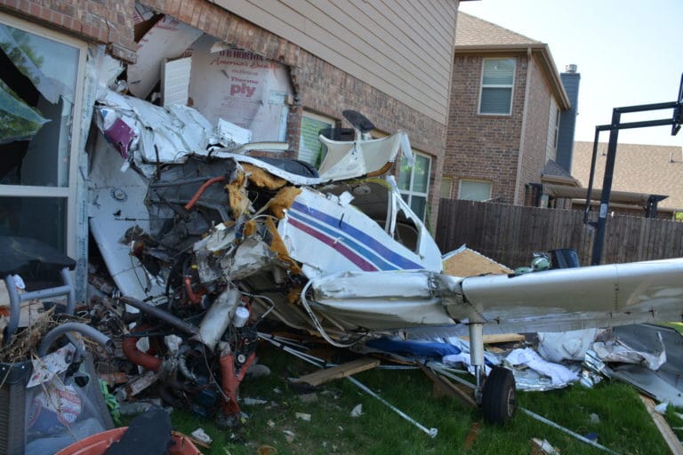 2 injured as small plane crashes into Dallas-area house