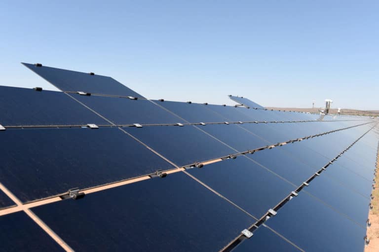 As oil crashed, renewables attracted record $329 billion