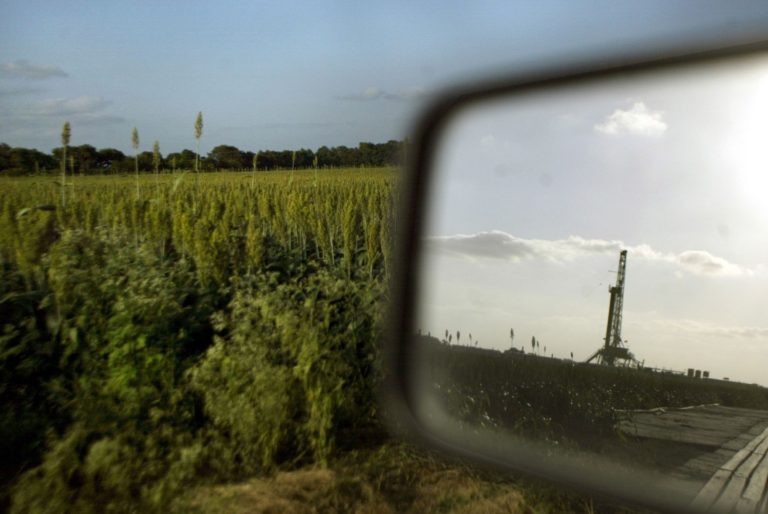 Chesapeake, hurt by falling oil prices, posts large 4Q loss