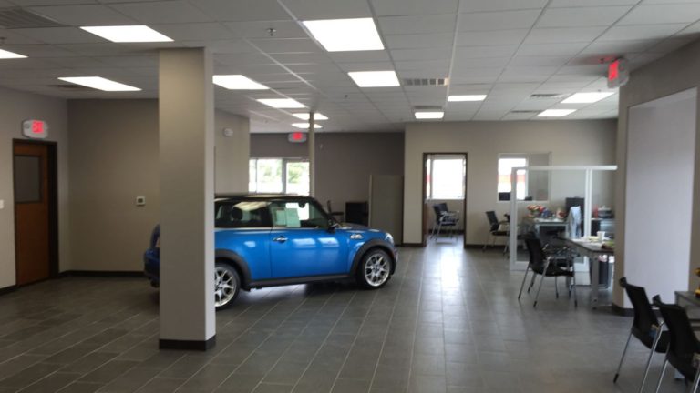Allen Samuels acquires Camp Bowie building for auto location