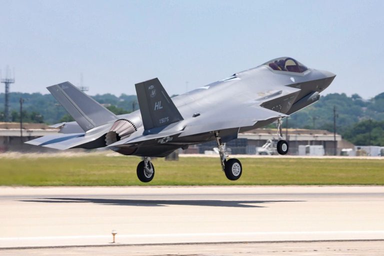 Lockheed reports strong sales of F-35 in first quarter