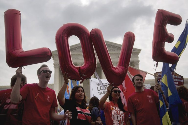 US Supreme Court clears way for gay marriage