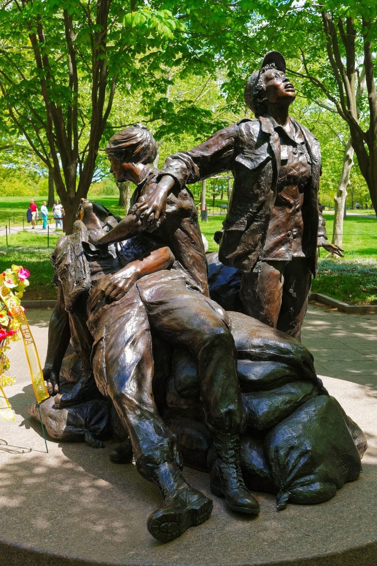 Renowned sculptor who created Vietnam Women’s Memorial dies