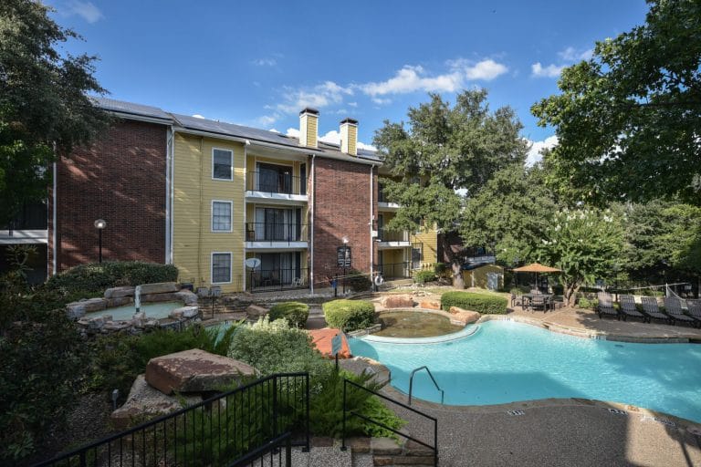 Fort Worth apartment complex sold