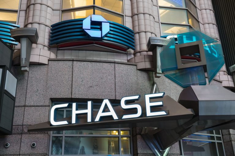 JPMorgan cuts loans to coal companies, arctic drillers