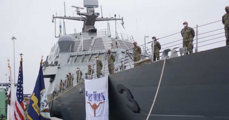 USS Fort Worth gets a new commander