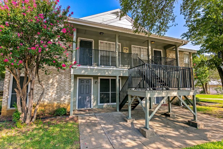 Apartment complex near UTA sold