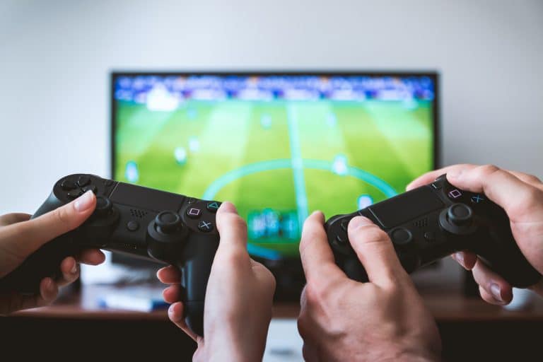 GameStop reports 1Q loss, but says progress made as it awaits new consoles