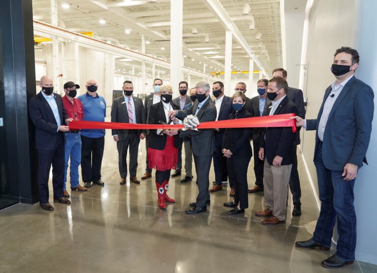 Bell cuts ribbon for Manufacturing Technology Center