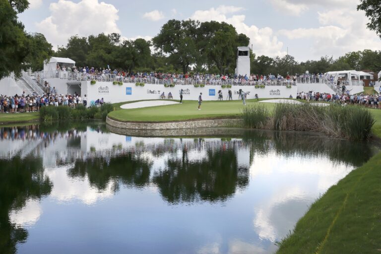Resurgent Spieth leads by one after third-round 66 at Colonial