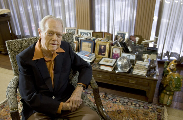 Fort Worth oil legend, philanthropist William ‘Tex’ Moncrief Jr. dead at 101