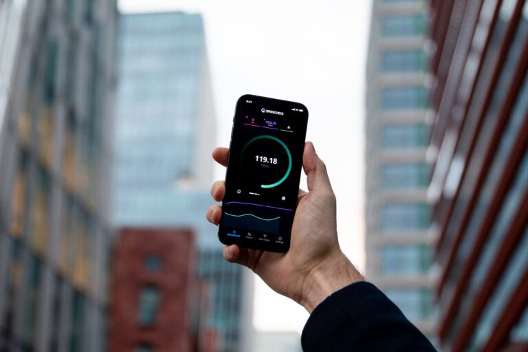 AT&T, Verizon delay new 5G service after Buttigieg request