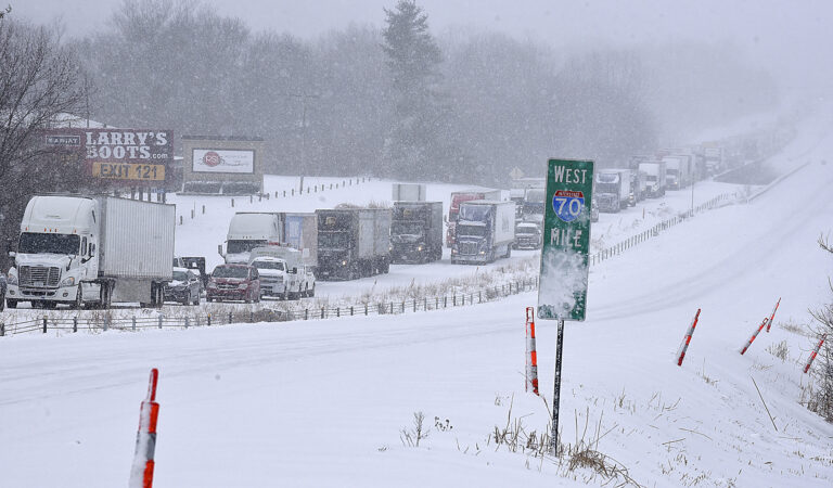 Winter storm spreads heavy snow, ice further across US