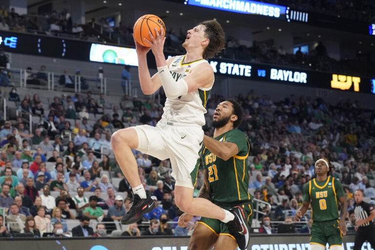 Dickies looks like home to Baylor as Bears start title defense with 85-49 win over Norfolk State