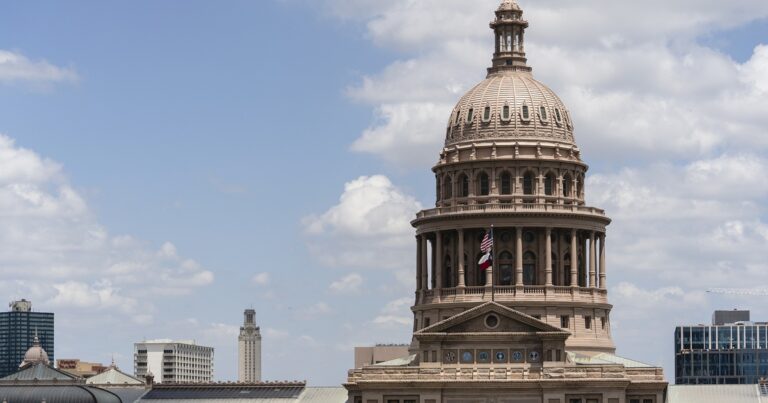 Texas warns firms they could lose state contracts for divesting from fossil fuels