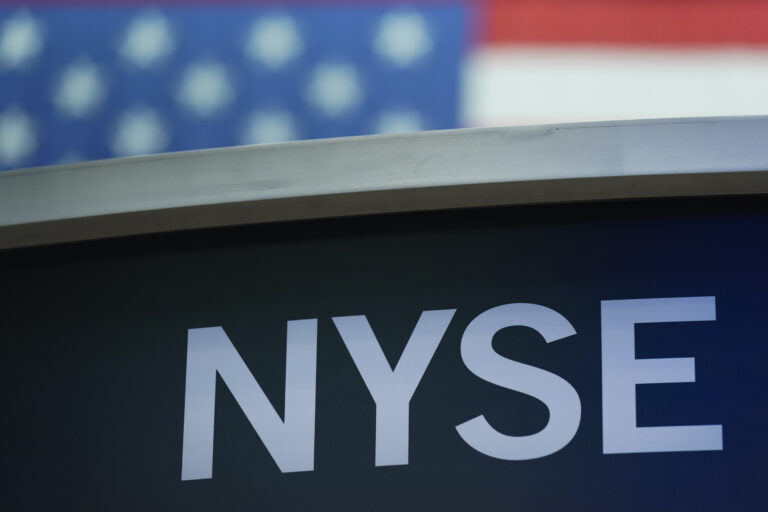 US stocks rise as more big companies report solid earnings
