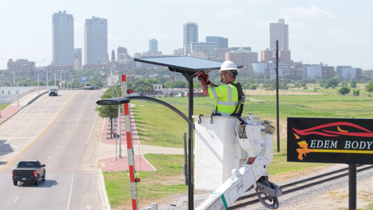 FONROCHE LIGHTING PARTNERS WITH CITY OF FORT WORTH TO INSTALL 3,400 SOLAR STREELIGHTS IN 30 NEIGHBORHOODS