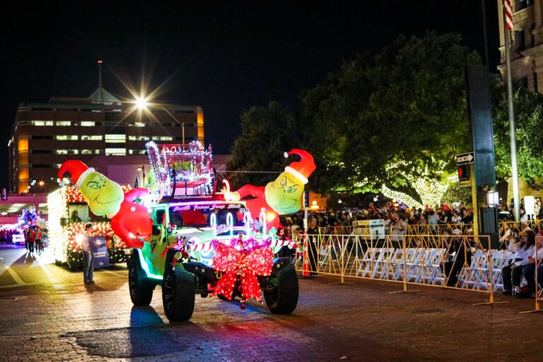 YOUR LAST-MINUTE GUIDE TO THE 43rd ANNUAL GM FINANCIAL PARADE OF LIGHTS IN DOWNTOWN FORT WORTH ON NOVEMBER 23