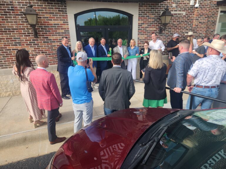 Valliance Bank Celebrates New Location With Ribbon Cutting